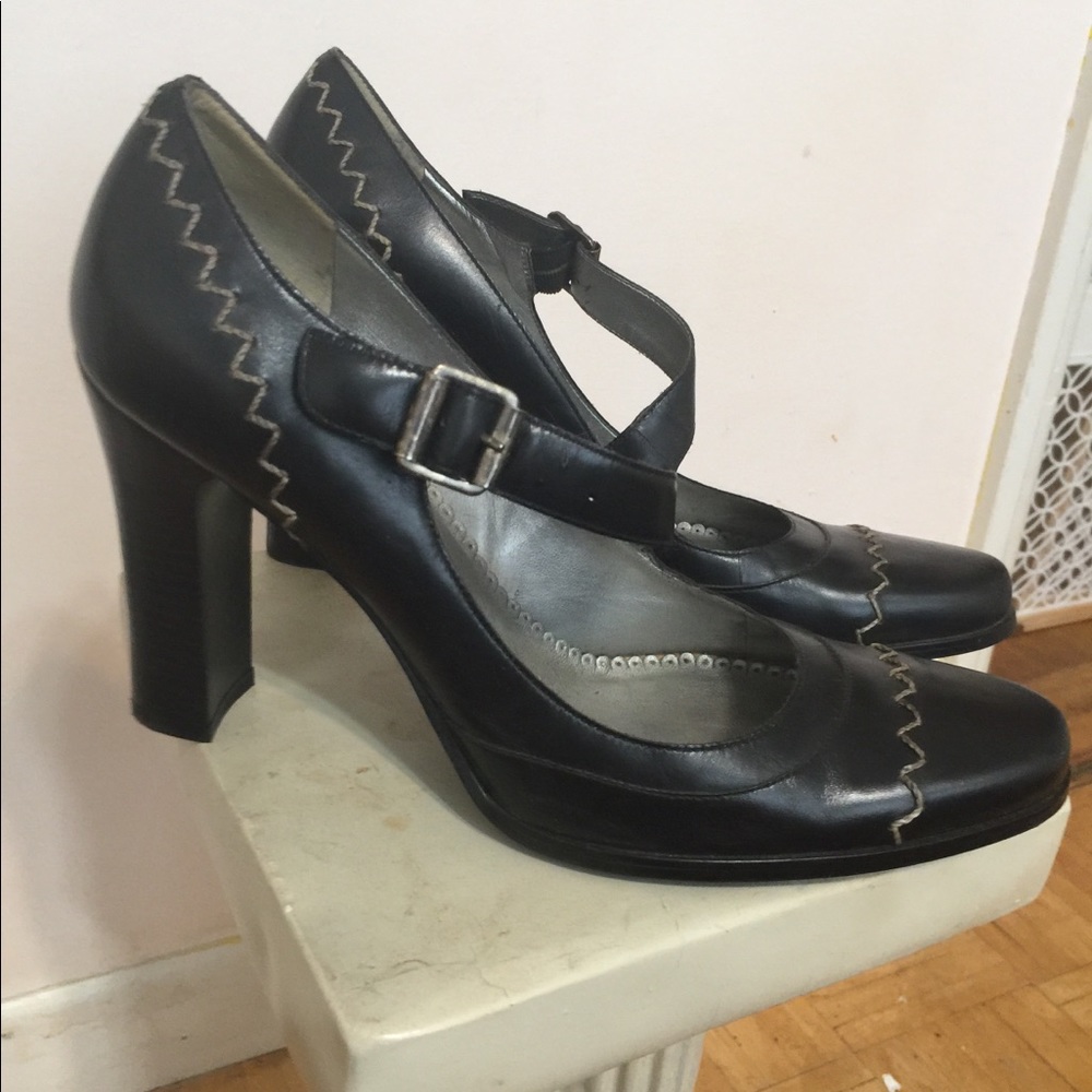 BCBG HEELS SZ 8